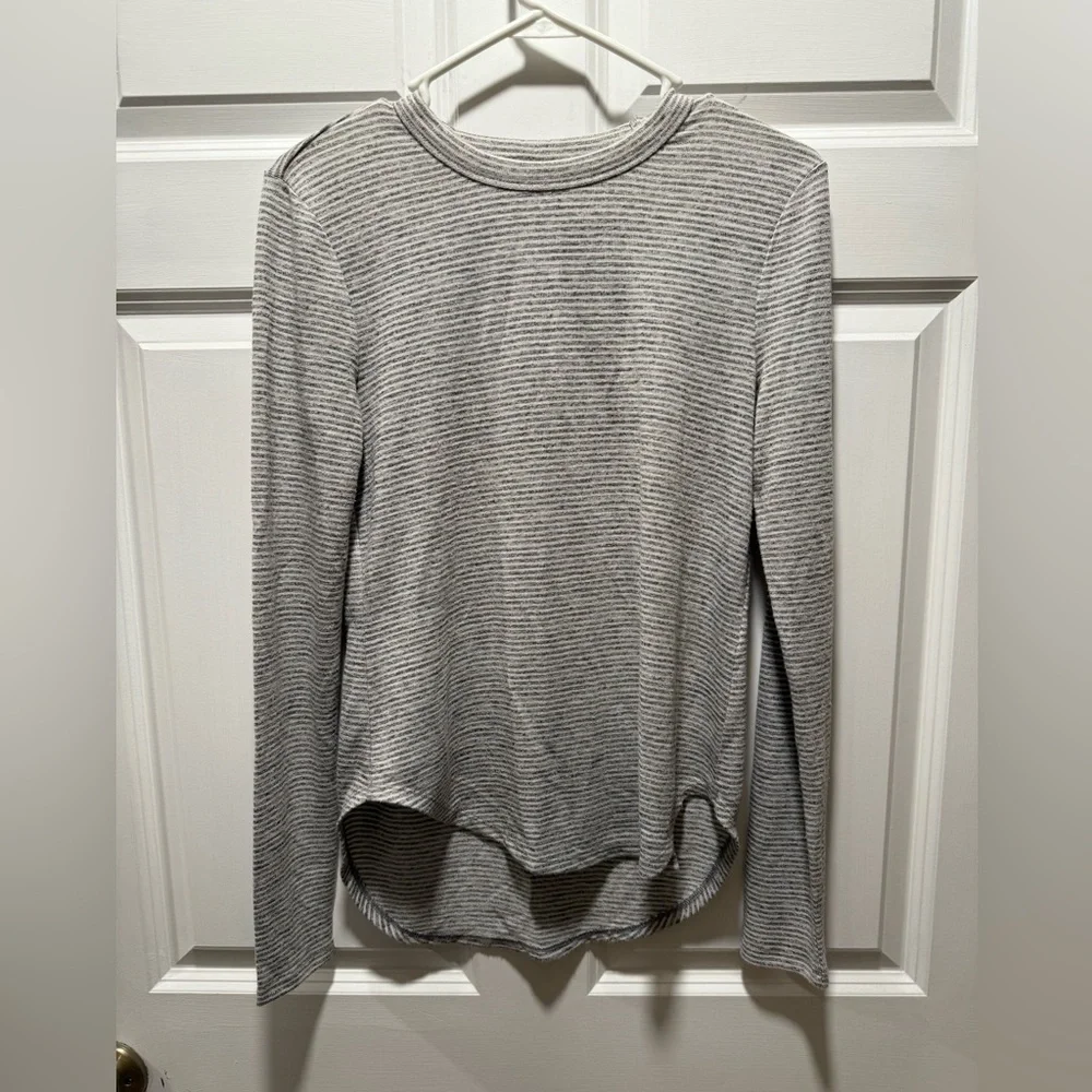 Banana Republic Sweater - Picture 6 of 7